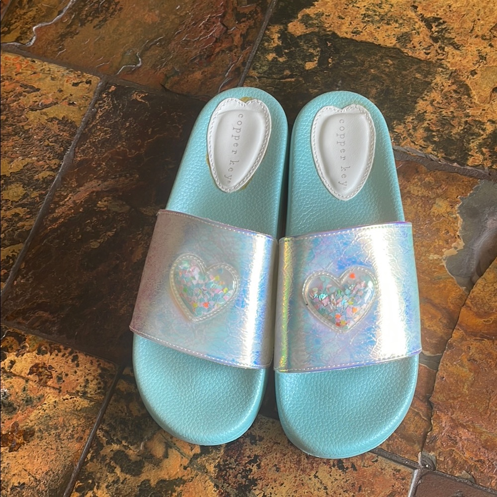 Copper Key Kids Iridescent Heart Slides - Blue